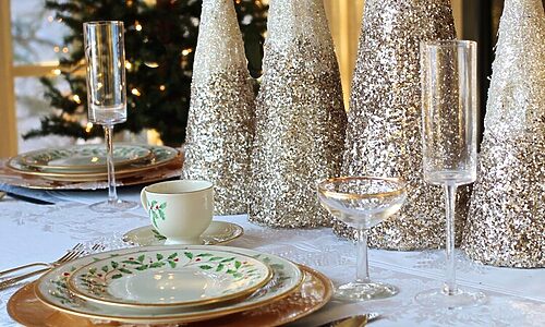Picture of holiday place setting illustrates inviting Jesus into your Christmas season