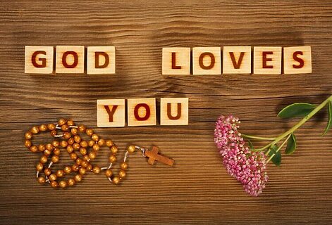 Image of blocks of letters spelling “God loves you” illustrates scripture verses about God’s love